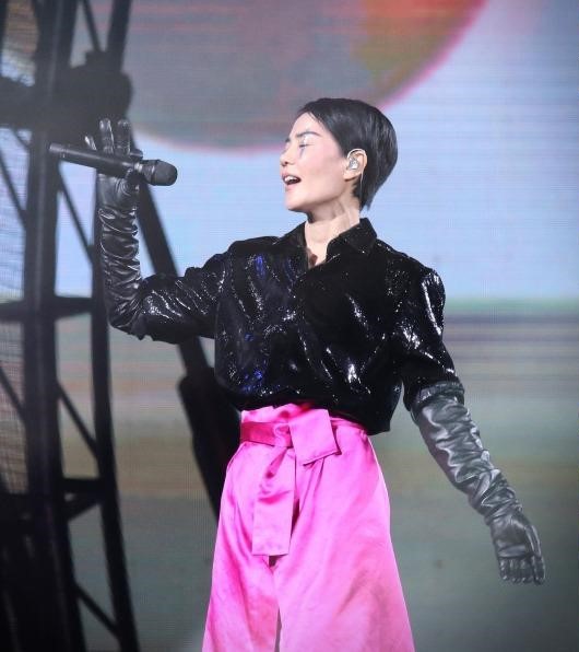 王菲上一次演唱会是2016年在上海举办的「幻乐一场」。