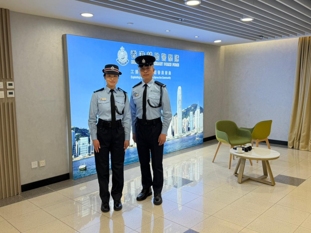 兩位學員日前接受傳媒訪問,分享投考輔警的心路歷程。 兩位學員日前接受傳媒訪問,分享投考輔警的心路歷程。