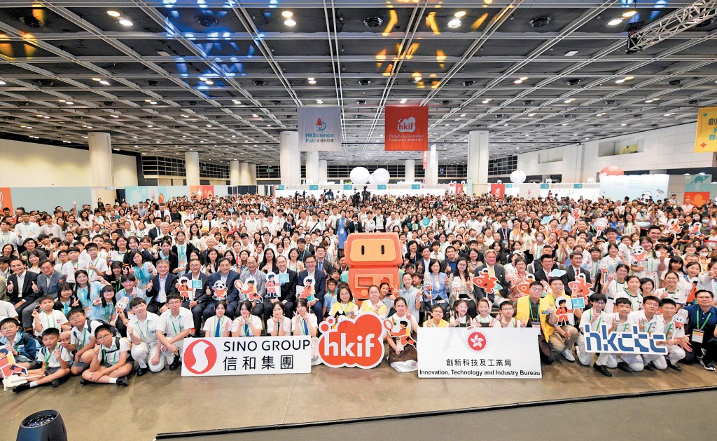 香港創科展匯聚約120隊來自本港中小學參展隊伍的創意發明，展現年輕一代活用人工智能與多元科技提升生活質素。