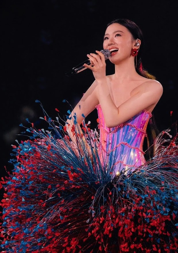 在下月底爭奪金曲獎歌后殊榮之前，單依純先入選《福布斯》精英榜。