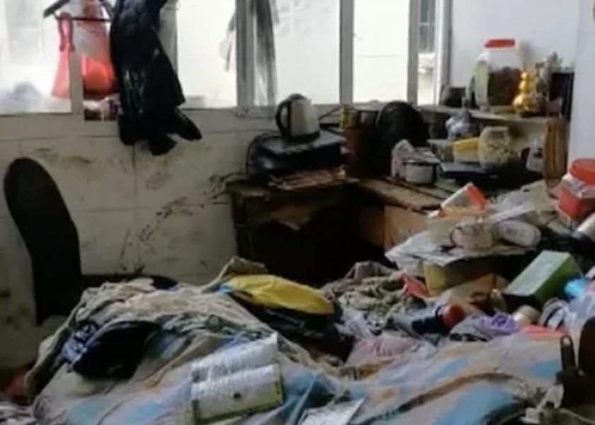 老翁有拾荒習慣，住所堆滿垃圾。網圖