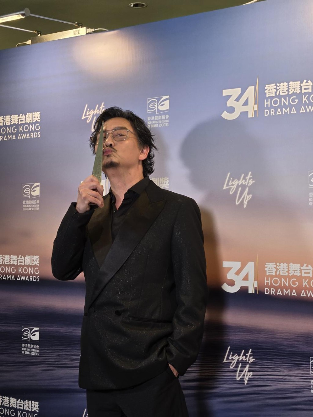 今次謝君豪首度在劇協舉行的頒獎禮上獲獎成「劇帝」。
