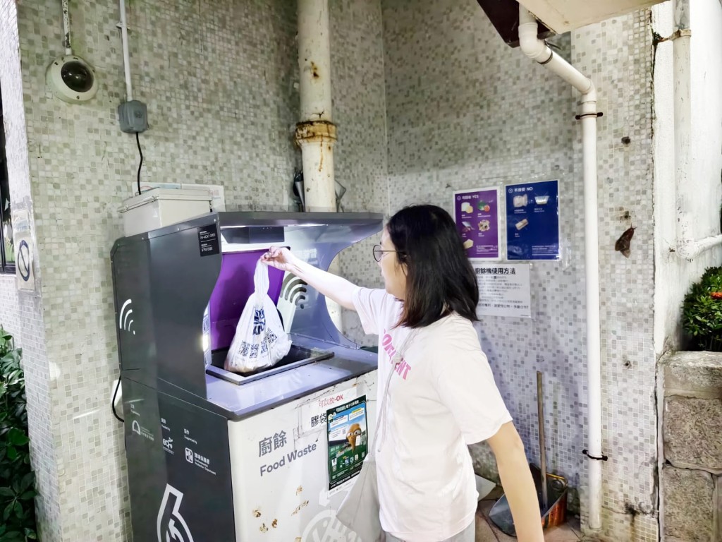 邝太自登记成为「绿绿赏」用户后，回收次数累计逾300次，她指将积分转到其它电子平台，兑换方式更具灵活性。