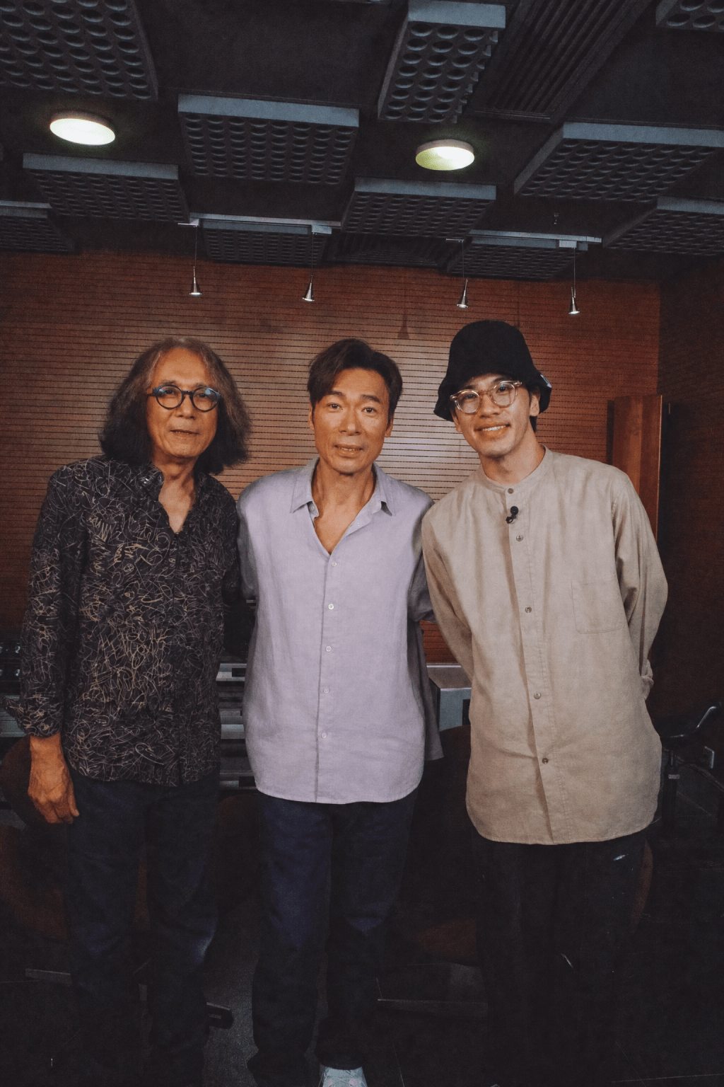 安仔和主持人Colin及HiFi德(左)合照。