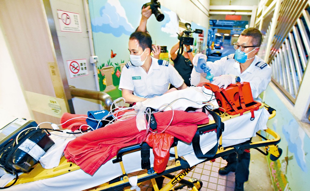 墮樓女童送院搶救後不治。