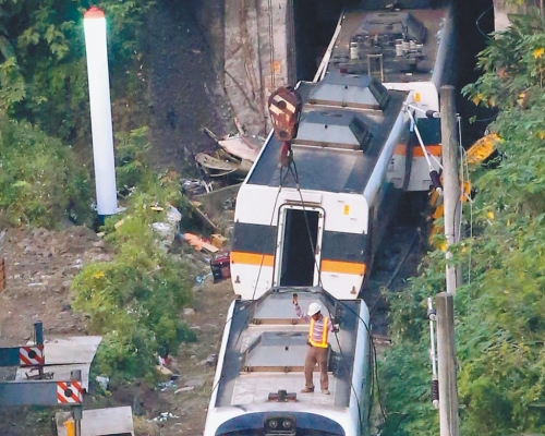 台鐵出軌事故導致49人罹難。網上圖片