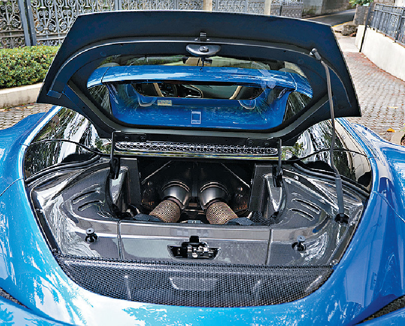 ■3公升V6雙Turbo配合鋰電及馬達輸出830ps馬力。