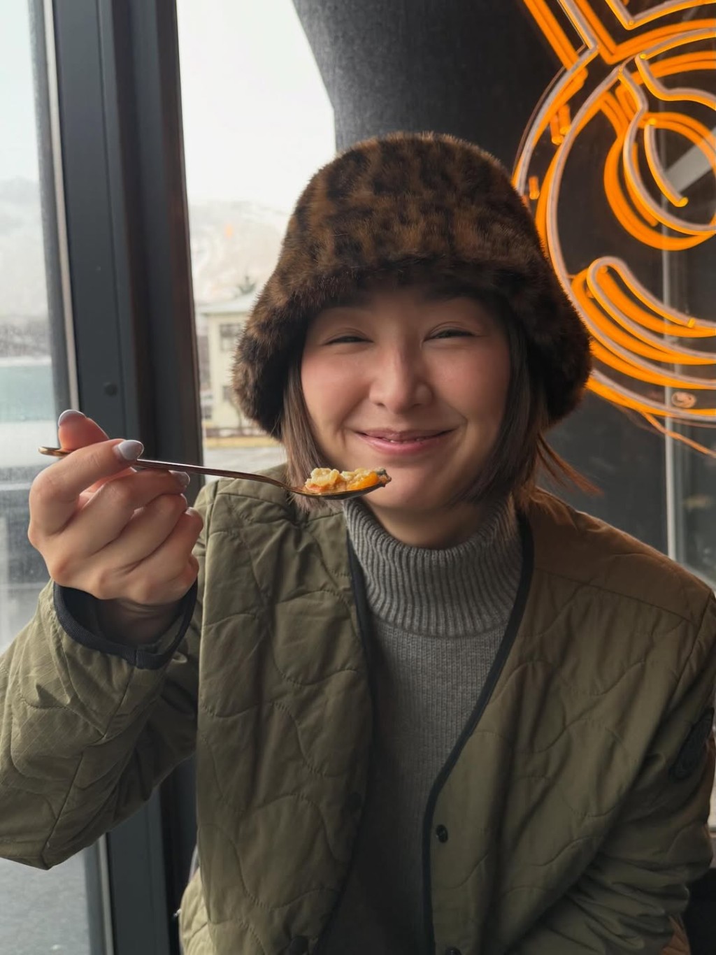 高海寧大飽口福。 高海寧大飽口福。