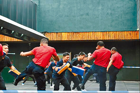 所羅門警察在福建接受訓練。