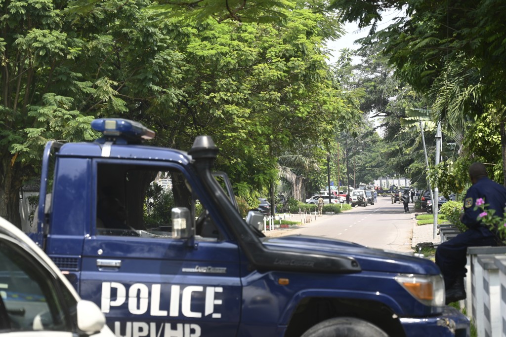 剛果保安部隊在街上巡邏。路透社