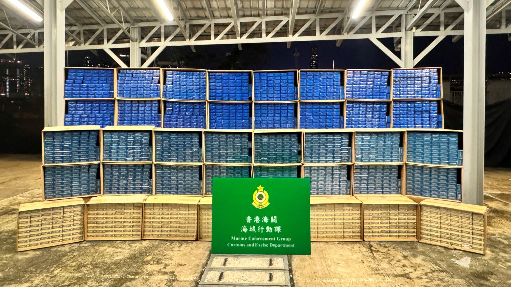 海關共檢獲約300萬支懷疑私煙，估計市值約1385萬元。