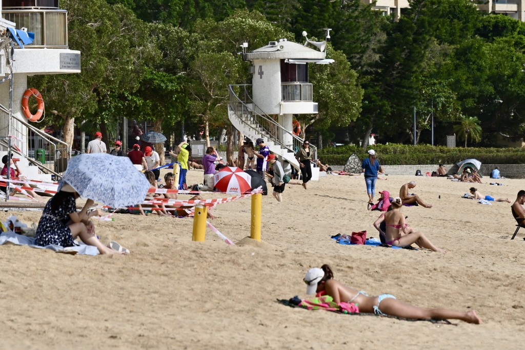 康文署會先提出1至2個沙灘地點,以了解市場興趣。資料圖片 康文署會先提出1至2個沙灘地點,以了解市場興趣。資料圖片