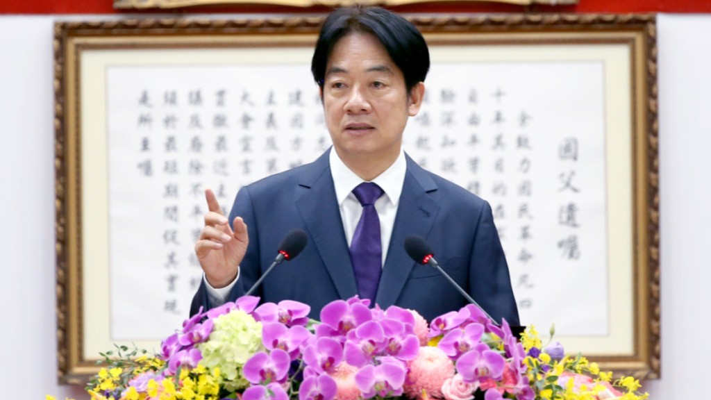 台灣領導人賴清德即將上任滿月，但支持度已跌穿五成。中時
