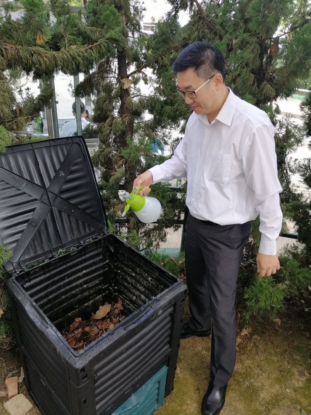 蟠龍半島物業及設施經理葉先生滿意「就地堆肥」的成效:「『就地堆肥』只需極少額外水、電、人手等開支,設施佔地不多,亦不會造成衛生問題。住戶非常支持此計劃,甚至主動提供家居的園林廢物用作堆肥。」THEi提供圖片