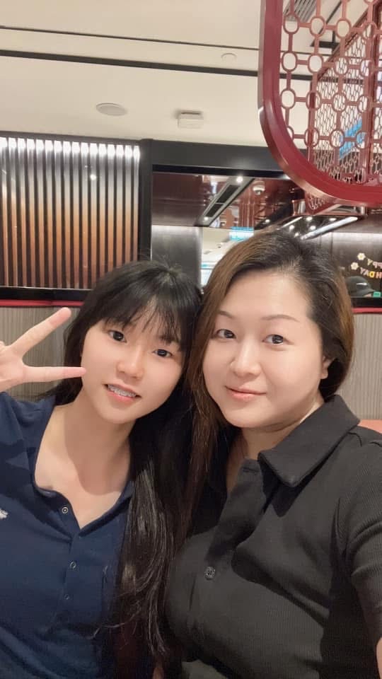 死者叶芯嫙的母亲发文悼念爱女。 fb / Aapple Wong