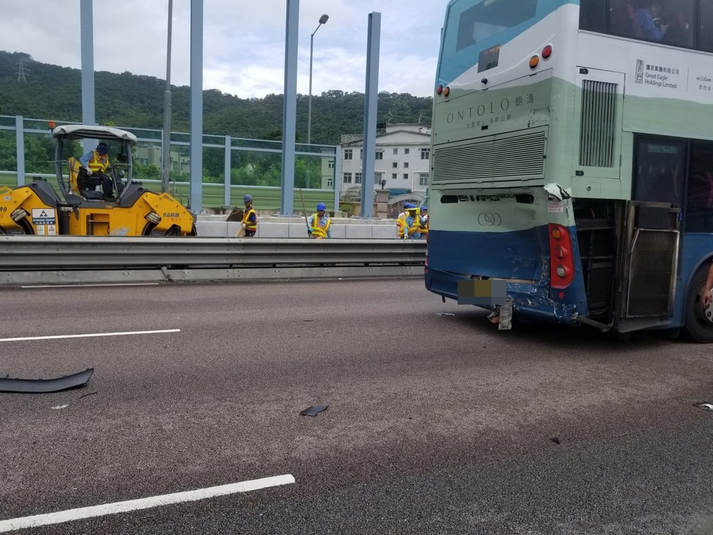 粉嶺公路往元朗方向四車相撞。 香港交通突發報料FB/網民Max Tong圖