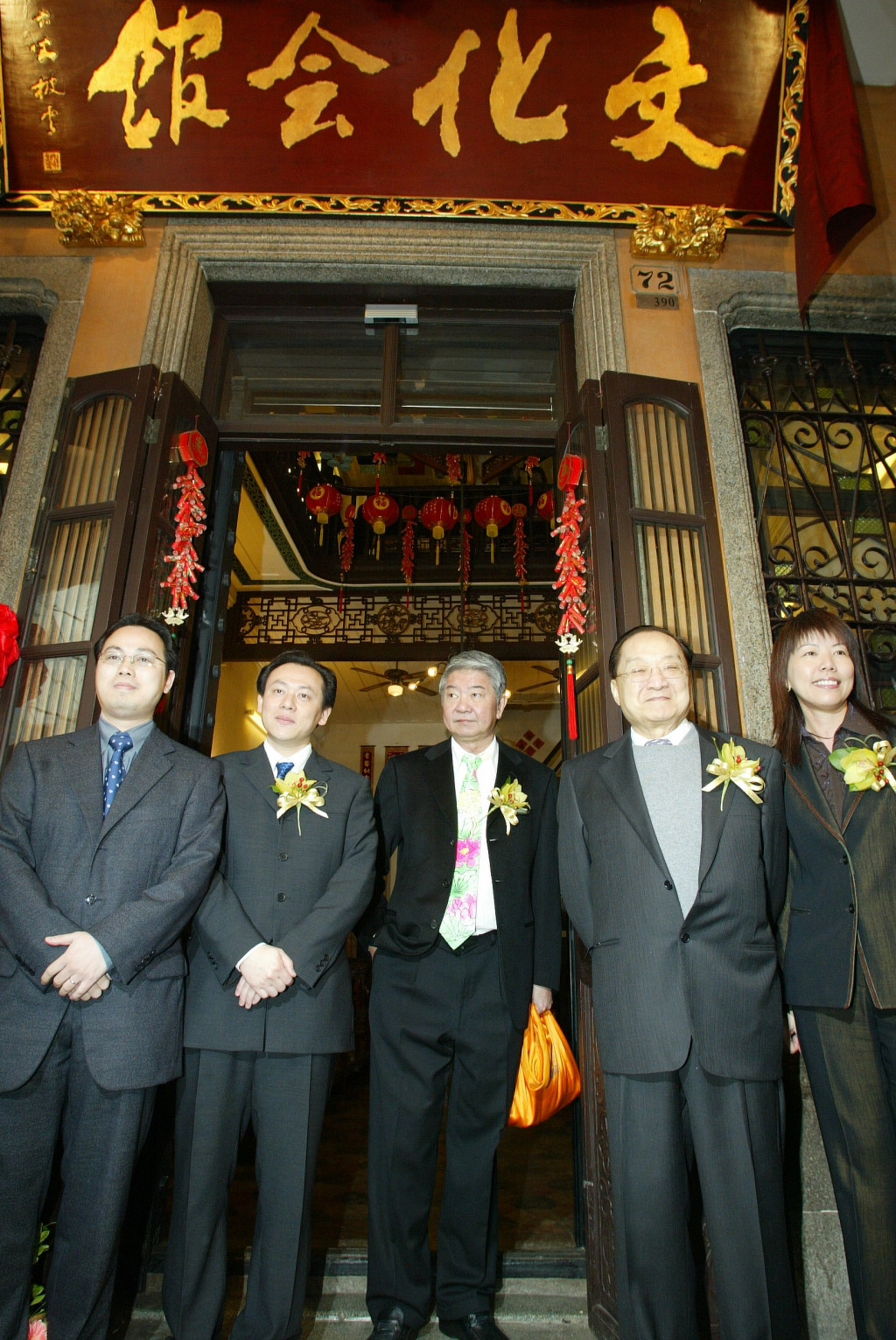蔡澜（右三）与金庸（右二）、倪匡、黄沾私交甚笃，四人合称「香港四大才子」，可惜另外三人已相继离世。
