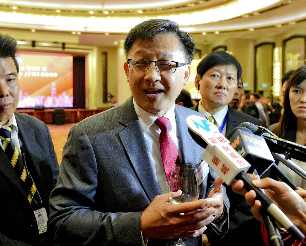 岭南大学学生集会促罢免何君尧。资料图片