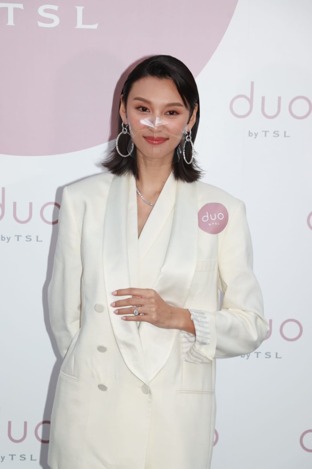 王丹妮唔覺得帶挈咗老公搵外快。