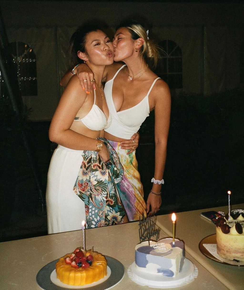 Irisa准备做家姐Kayla的伴娘。