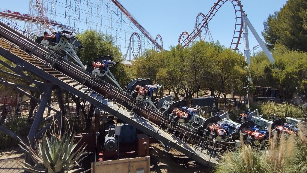 加州六旗魔術山X2過山車。@ExpThemeParks / 加州六旗魔術山X2過山車。@ExpThemeParks /