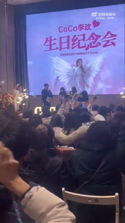 李思林亦即场献唱甄妮的歌曲《奋斗》，以歌词诉心声，同时鼓励着一众思念李玟的歌迷。