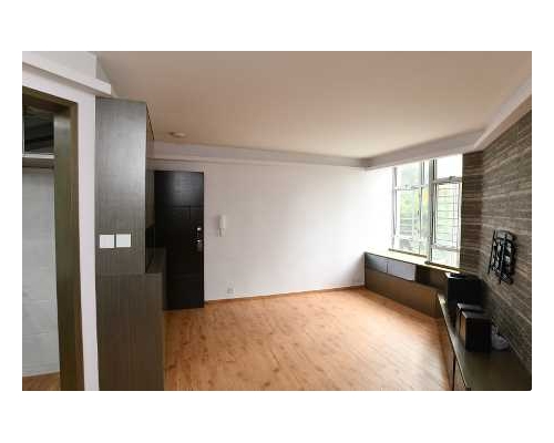 这个是汇景花园8座低层D室，实用面积537方呎。