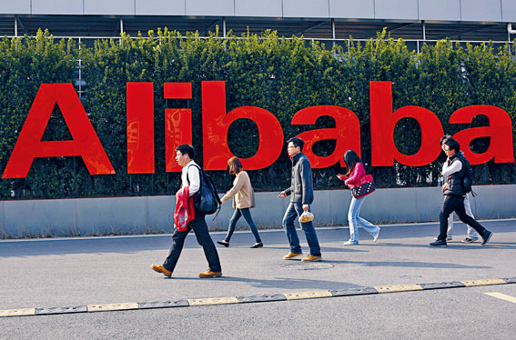 Altaba持有阿里10.96%ADR股份，估算股份市值約4025億港元。