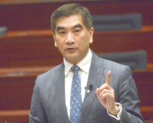 鍾國斌指中美貿易戰對本港經濟的影響值得討論。資料圖片