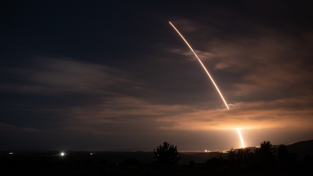 「民兵III」洲際彈道飛彈在加州范登堡太空部隊基地進行作戰測試並發射。 U.S. Space Force 