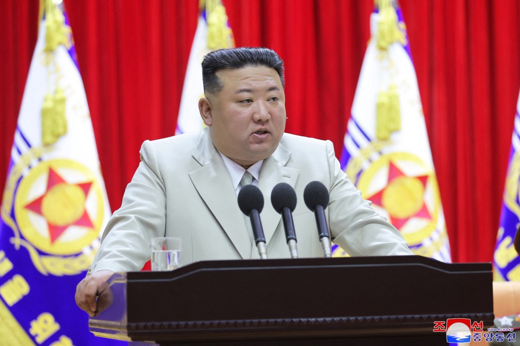 金正恩在海军节发表讲话，指控美国把朝鲜半岛水域转变为「核战争高危区」。路透社