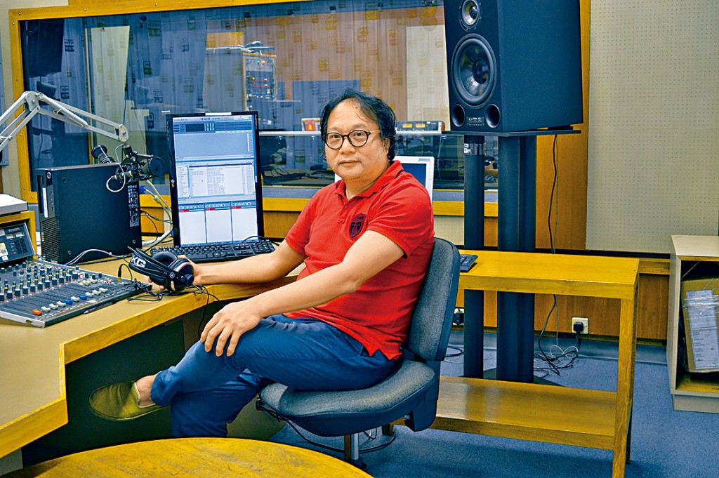 昵称「超人」的林超荣身兼司仪、主持人、香港传媒人、电视及电影编剧和创作人多职。