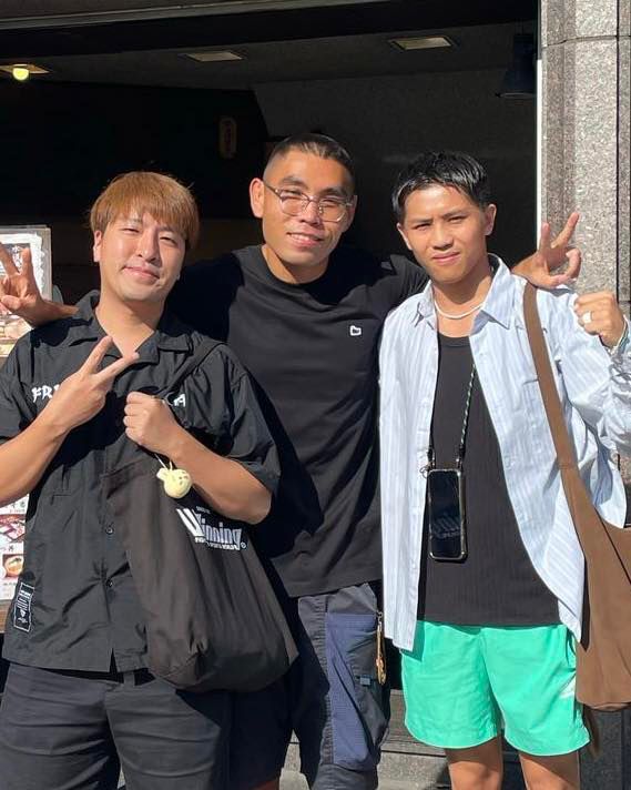 林瀚期(中)跟經理人Jayson(左)一起為香港職業拳擊打拼。DEF圖 林瀚期(中)跟經理人Jayson(左)一起為香港職業拳擊打拼。DEF圖