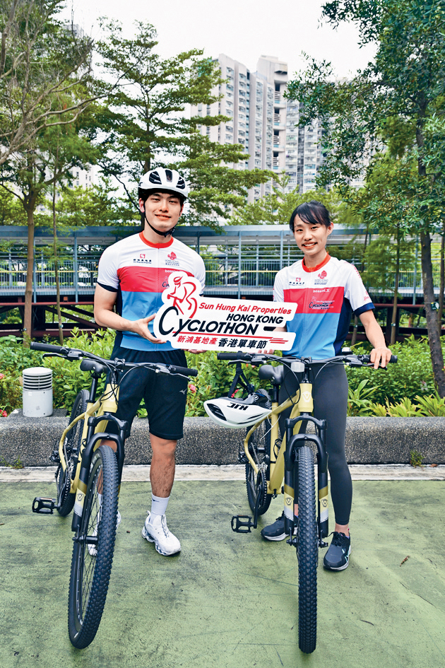 劍擊運動員吳浩天（左）及壁球運動員何子樂（右）將參加香港單車節32公里項目。 