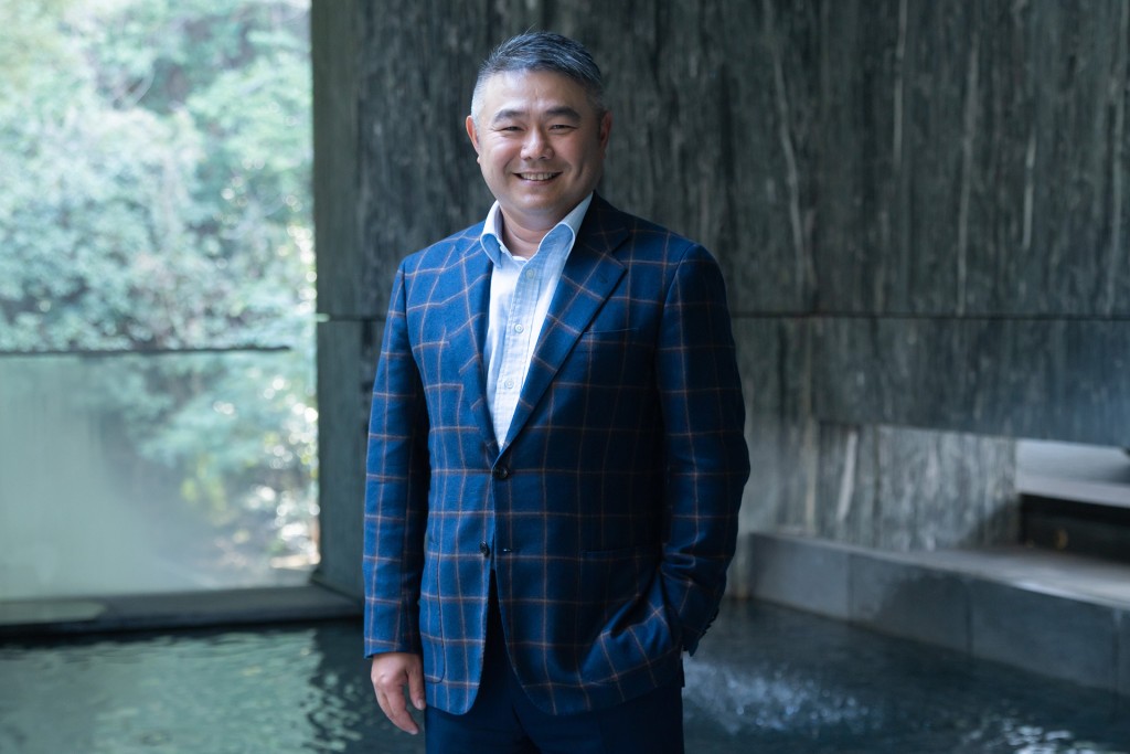 資料顯示，現年約55歲的盧韋柏於2018年加入恒隆集團，並於同年出任行政總裁；該公司已於上月18日公布，盧韋柏將於今年8月31日前榮休。