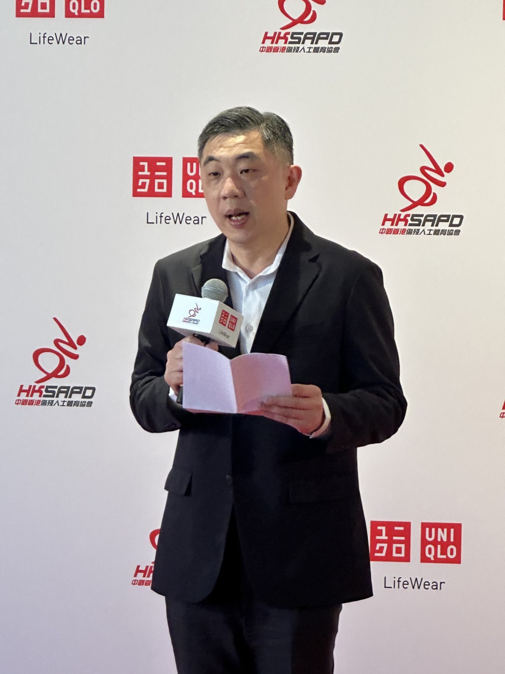 中國香港傷殘人士體育協會主席梁禮賢︰新制服設計實用，用料舒適