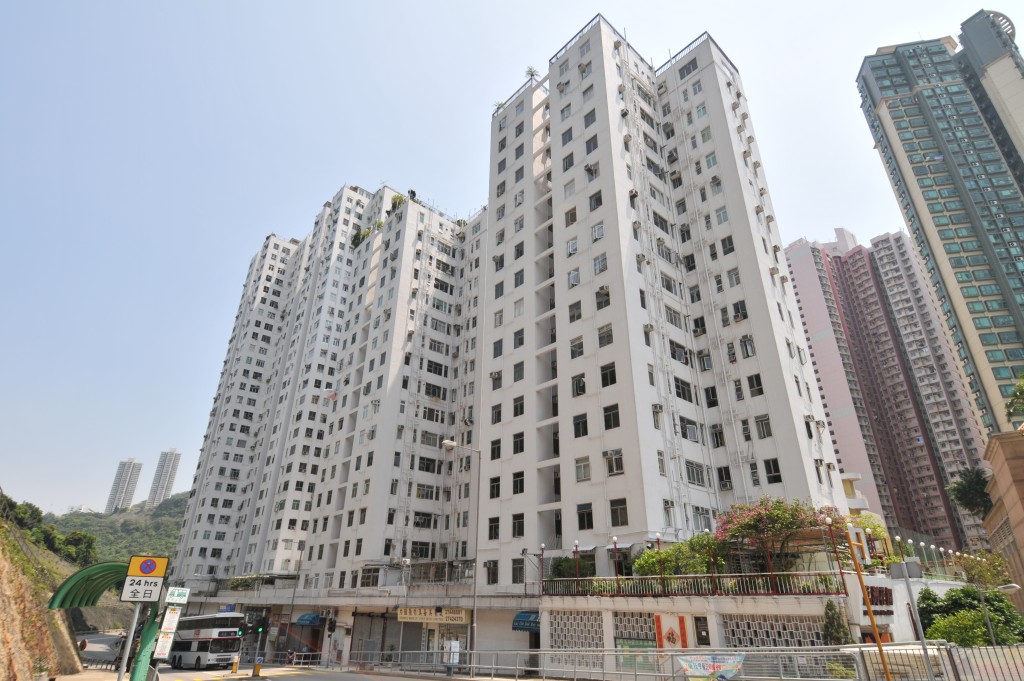 「師奶兵團」本月初以公司名義斥308萬元購入該屋苑B座低層一房單位。