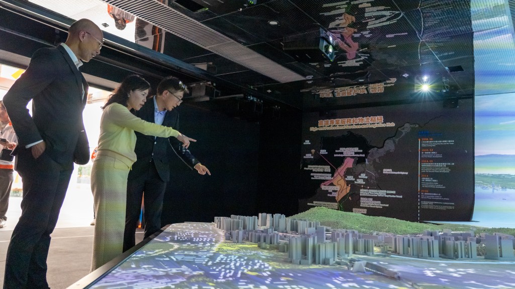 運物局局長陳美寶上周隨立法會發展事務委員會視察北部都會區發展。局長網誌