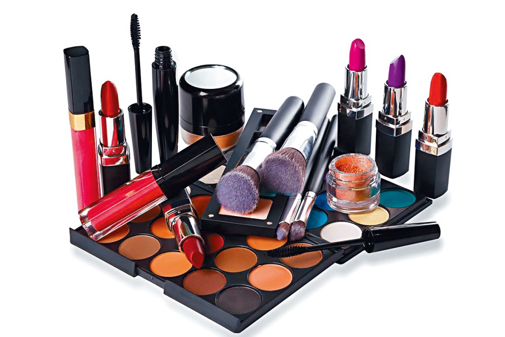 长暗疮可以涉及多种原因，心理因素如被压力影响内分泌，生理原因如受化妆品刺激等。