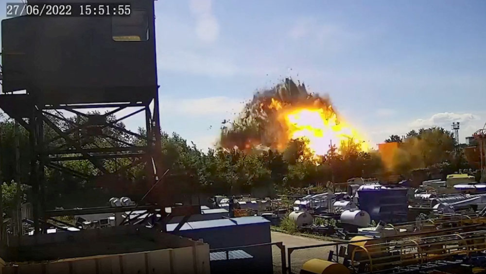 俄軍飛彈命中商場影片曝光。