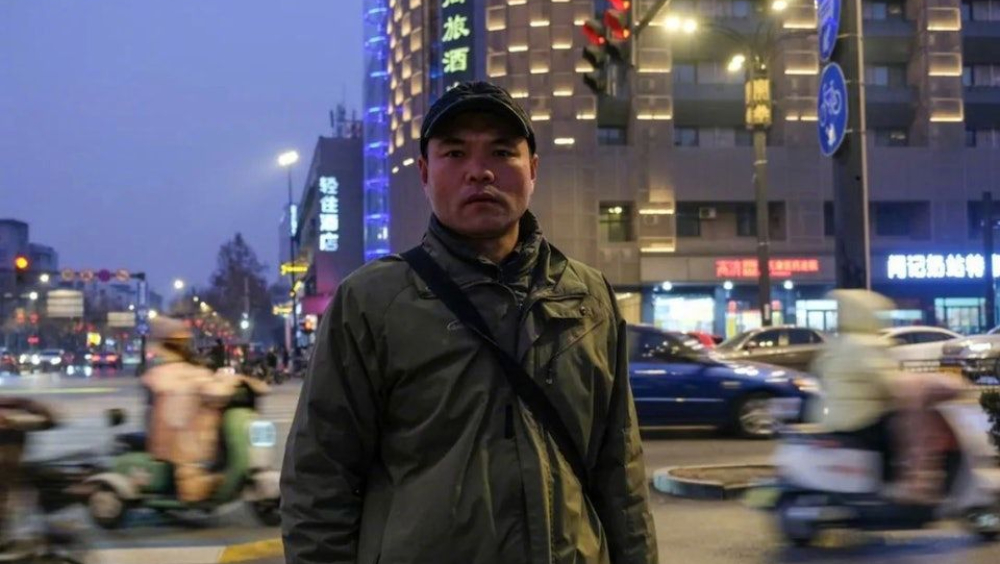 見義勇為被斬4刀被救女孩拒作證，男子含冤26年起訴只追討¥10求公道。