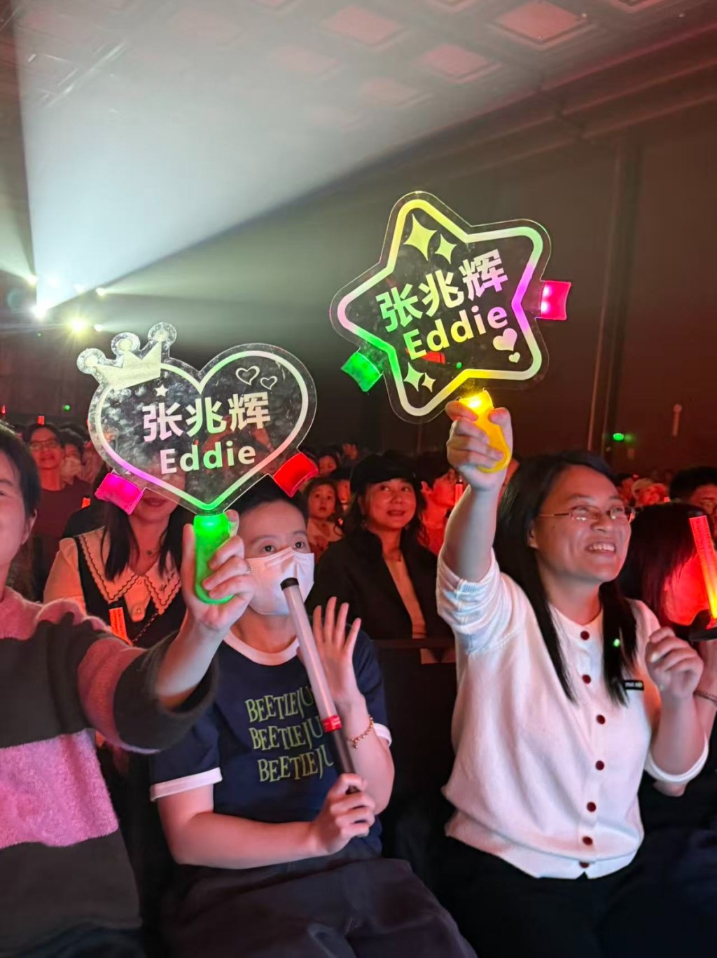 有張兆輝忠粉花半年積蓄赴南沙支持。