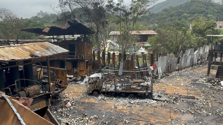 場內一片焦黑。楊偉亨攝