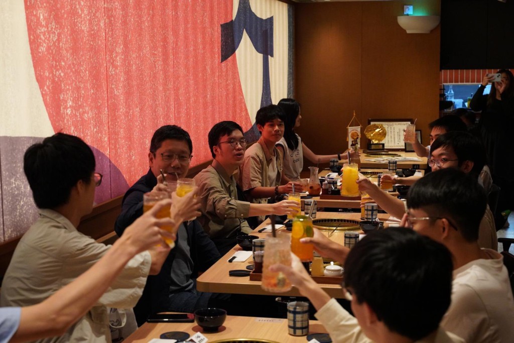 反之,留港因為學費有政府資助,只需要4萬多元一年。黃傑龍FB圖片 反之,留港因為學費有政府資助,只需要4萬多元一年。黃傑龍FB圖片