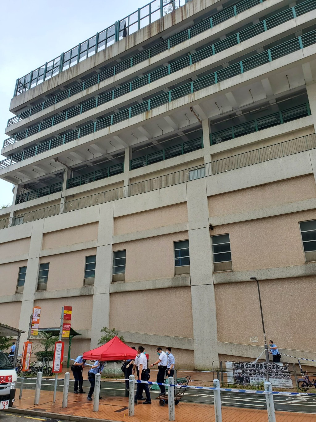 現場是將軍澳寶盈花園。