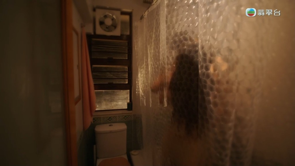 羅子溢幻想出王敏奕現身於浴室中，更有不少王敏奕撫摸羅子溢身體的大特寫畫面。