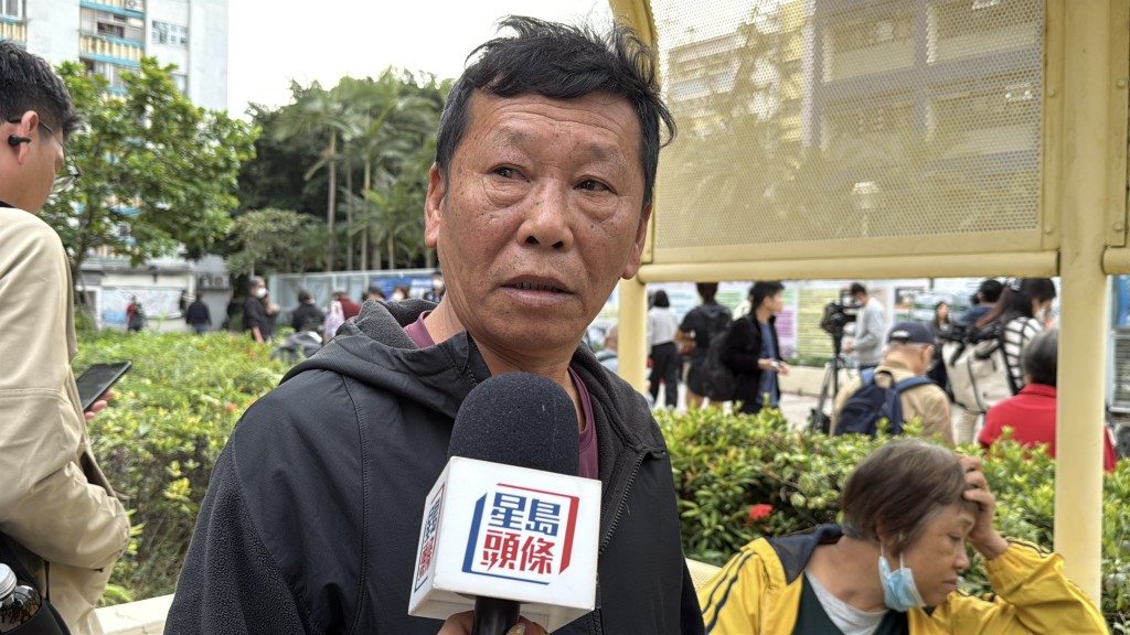 他們十分擔憂，心情亦很難過。曹露尹攝