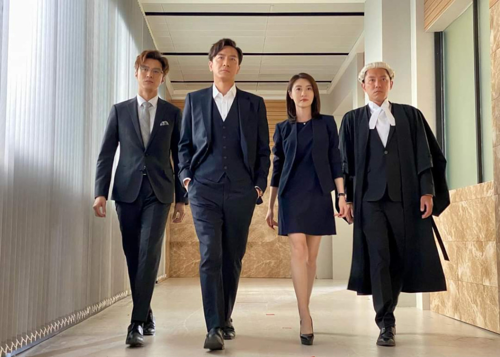 （左起）黄嘉乐、马国明、林夏薇、张颕康合作《法言人》。