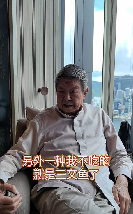 蔡瀾多次表明不吃三文魚,晚年曾拍片剖析原因。 (蔡瀾@小紅書) 蔡瀾多次表明不吃三文魚,晚年曾拍片剖析原因。 (蔡瀾@小紅書)