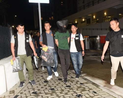 警方拘捕一名涉案男子。徐裕民攝